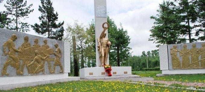 с. Ивановка. Мемориал погибшим в годы войны