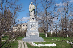 с. Пришиб Балаклейского р-на. Памятник в центре села, установлен на  братской могиле, в которой похоронено 96 воинов, погибших в боях за село.