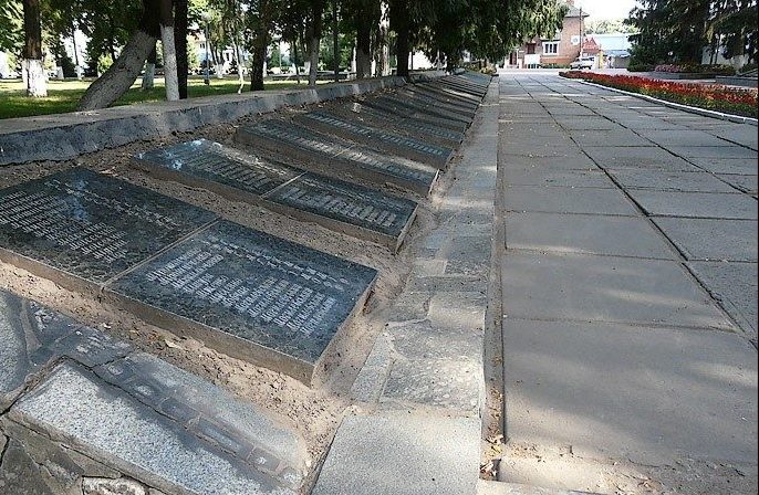 Мемориальные плиты погибших воинов