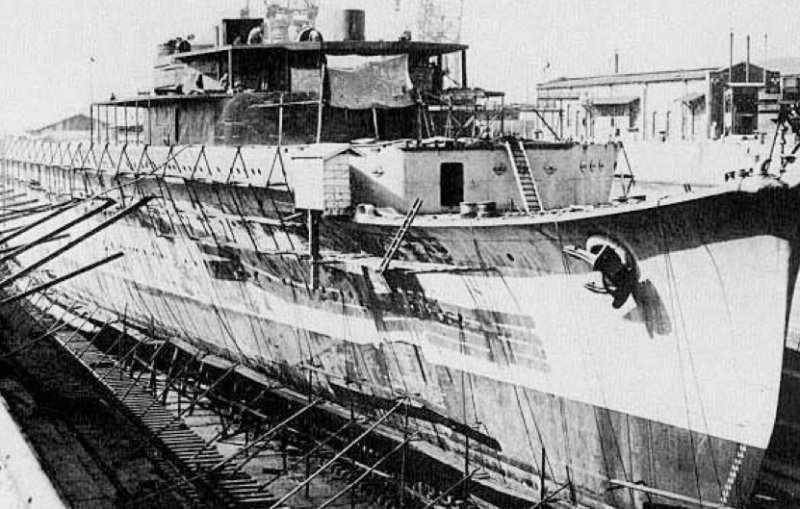 Корабль снабжения авианосцев «Takasaki»