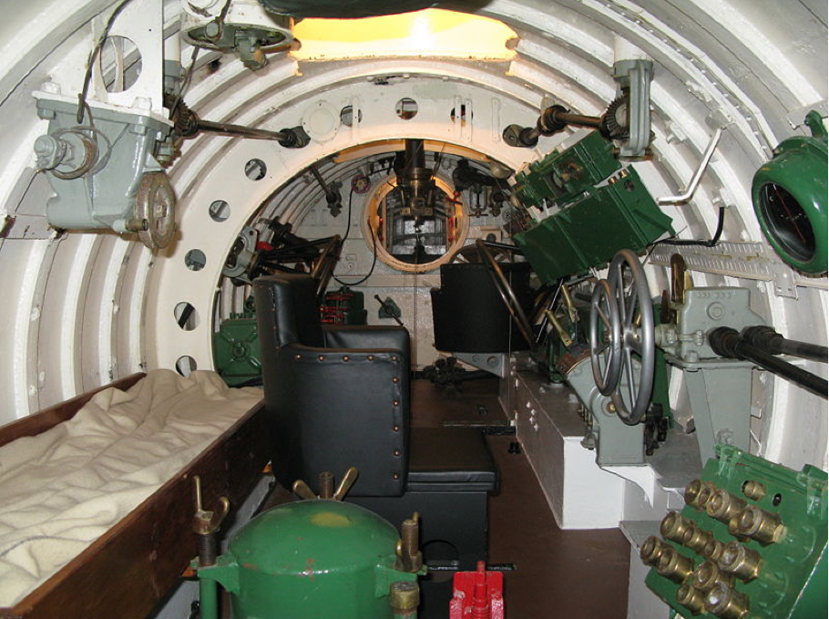 Внутренний интерьер подводной лодки «Х-24»