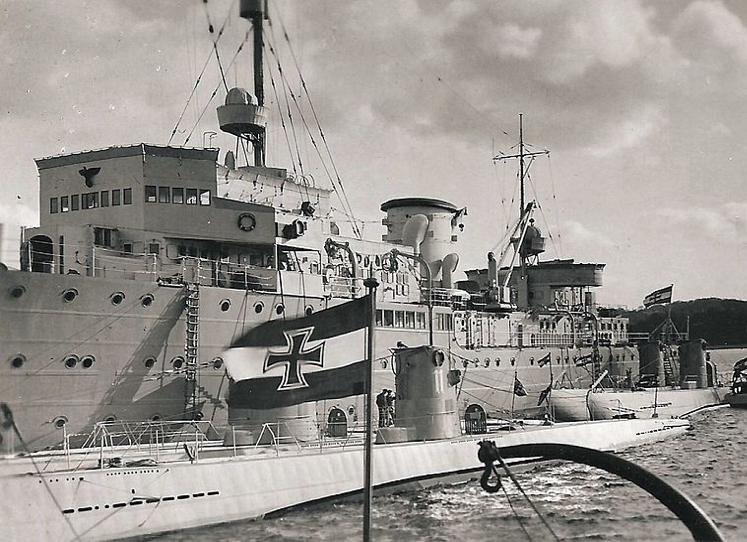 Плавбаза подводных лодок «Saar»
