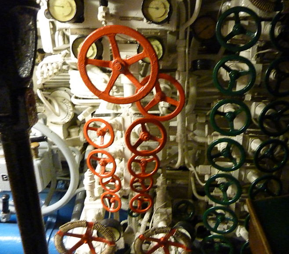 Пост управления балластом и погружением подводной лодки «U-995»