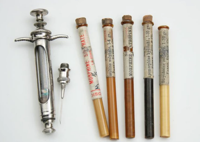 Набор для подкожных инъекций с морфином производства Parke, Davis & Co., 1908-1918 гг.