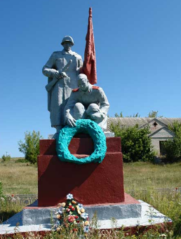 с. Бологовка Двуречанского р-на. Памятник на окраине села, установлен на братской могиле, в которой похоронено 3 воина