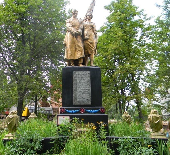 г. Дергачи. Братская могила воинов, погибших в боях за город
