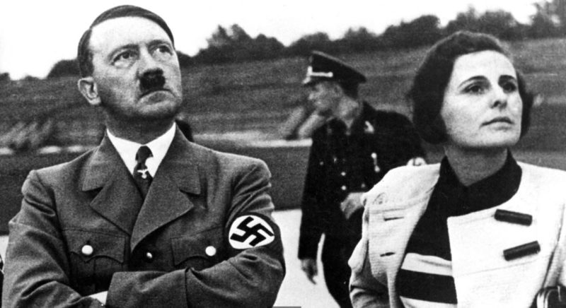 Адольф Гитлер и Лени Рифеншталь. 1934 г