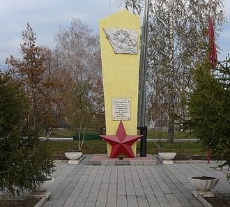 г. Дергачи. Обелиск по улице Петровского посвящен воинам 28 гвардейской и 84 стрелковой дивизиям, которые освободили Дергачи от немецко-фашистских захватчиков 12 августа 1943 года