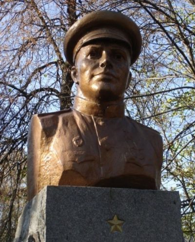 Бюст Героя Советского Союза Шемигона Алексея Родионовича