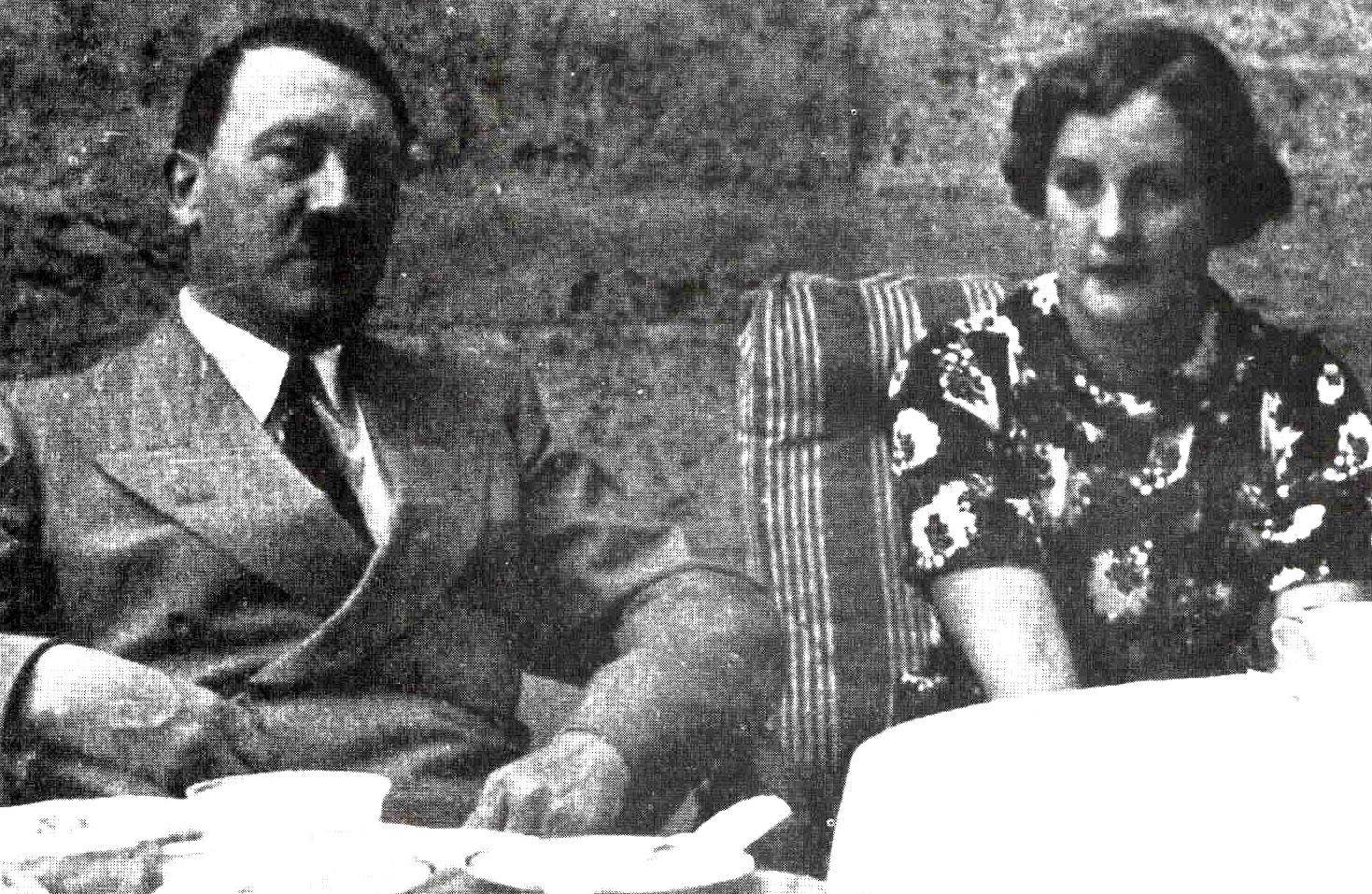 Адольф Гитлер и Юнити Митфорд. Байройт. 1936 г.