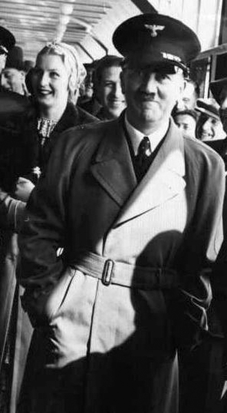 Адольф Гитлер и Инга Лей.
