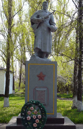 с. Новая Чернещина Сахновщинского р-на. Памятник установлен на братской могиле, в которой похоронено 6 советских воинов