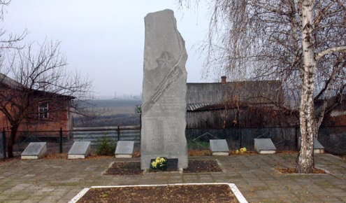 с. Бунаково Лозовского р-на. Памятник установлен на братской могиле, в которой похоронено 800 советских воинов