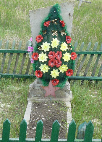 с. Степановка Сахновщинского р-на. Памятник установлен на братской могиле, в которой похоронен 21 воин, в т.ч. 15 неизвестных