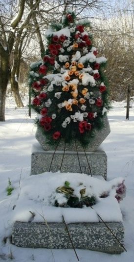 с. Мелиховка Нововодолажского р-на. Памятник установлен на братской могиле, в которой похоронено 23 воина, погибших в боях за село