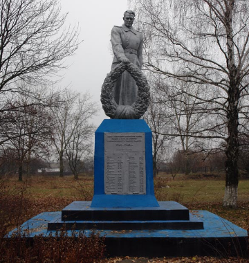 с. Елизаветовка Лозовского р-на. Памятник установлен на братской могиле, в которой похоронено 415 советских воинов, погибших в боях за село