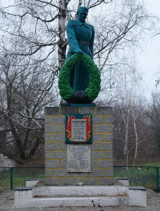 с. Яковлевка Лозовского р-на. Памятник установлен на братской могиле, в которой похоронено 14 воинов, погибших при освобождении села