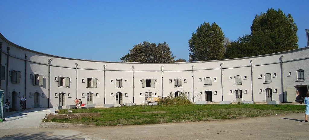 Фасад восстановленного форта.