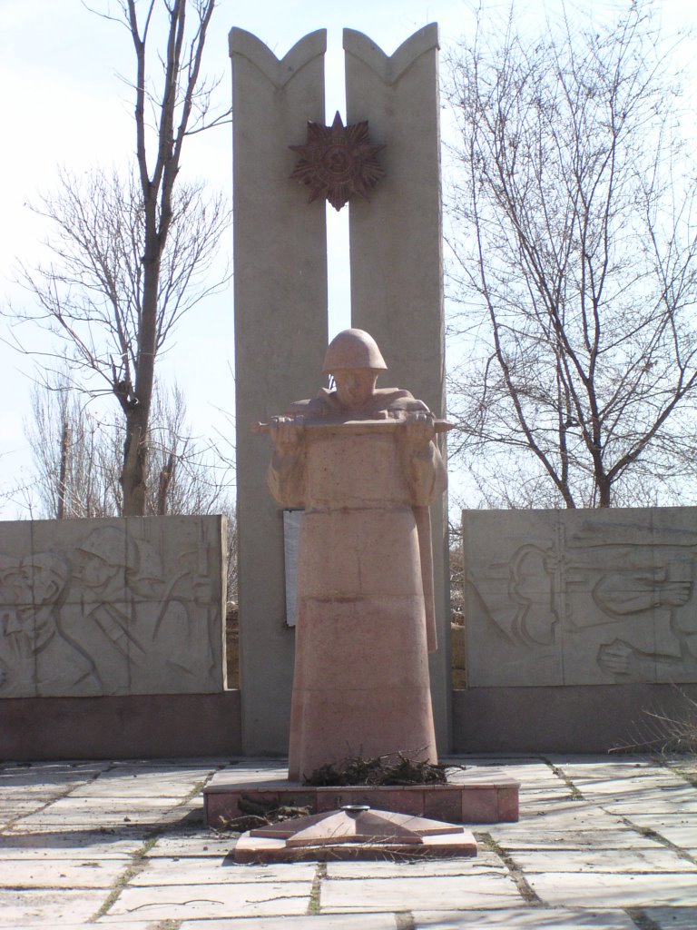 п. Шолокай Панфиловского р-на. Монумент воинам, погибшим в годы Великой Отечественной войны.
