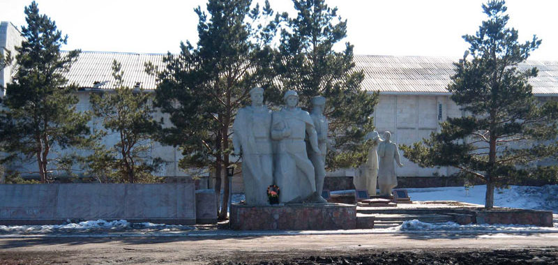 г. Акколь (Алексеевка), Аккольского района. Памятник землякам, погибшим в годы войны.