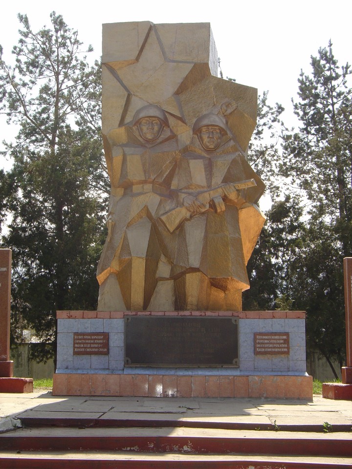 с. Кызылкайрат, Талгарского р-на. Памятник односельчанам, павшим в годы Великой Отечественной войны.