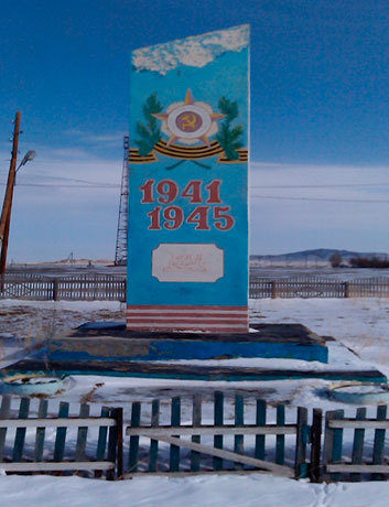 с. Капанбулак Жарминского р-на. Памятник ветеранам Великой Отечественной войны.