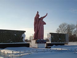 с. Дмитриевка Бородулихинского р-на. Мемориал воинам, погибшим в годы Великой Отечественной войны, установленный в 1970 году.