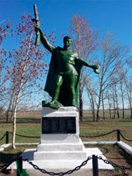 с. Зенковка Бородулихинского р-на. Монумент «Воин-победитель», установленный в 1970 году. 