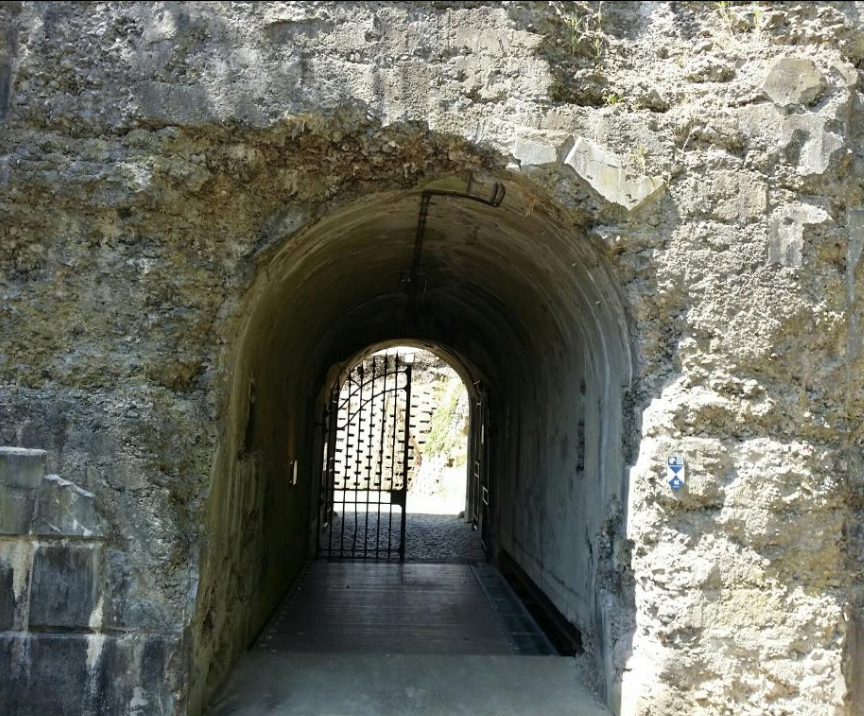 Главный вход на территорию форта.