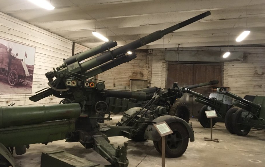 Артиллерия в музее.