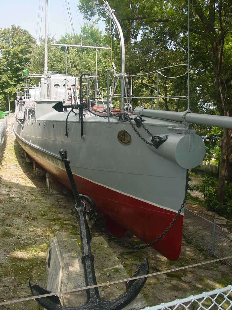 Нос торпедного катера-музея «Дръзки».