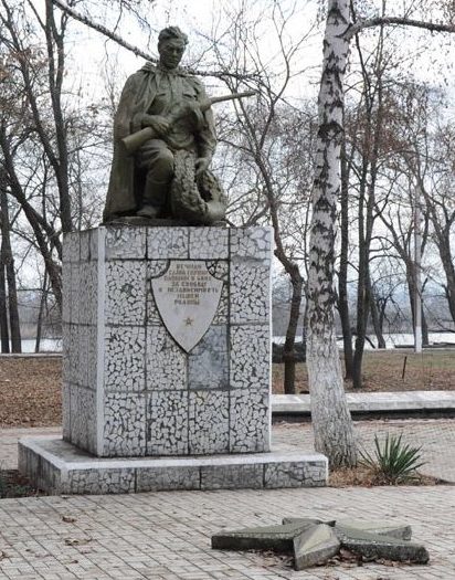 п. Новотираспольский Муниципия Тирасполь. Памятник советским воинам, погибшим в годы войны