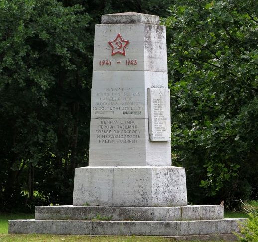 г. Кярдла. Памятник погибшим во время войны