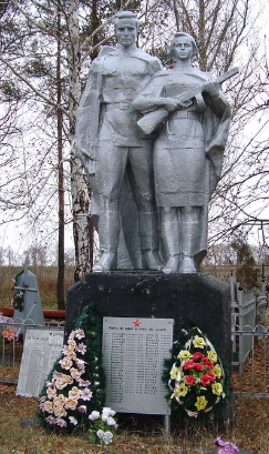 с. Бобровка Харьковского р-на. Памятник на сельском кладбище, установлен на братской могиле, в которой похоронено 120 воинов, погибших в боях за село