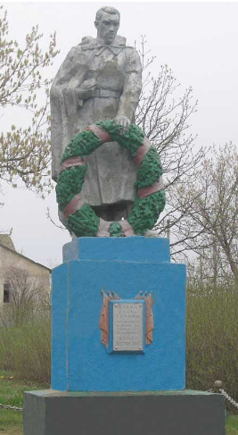 с. Кравцовка Шевченковского р-на. Памятник установлен на братской могиле, в которой похоронено 12 советских воинов
