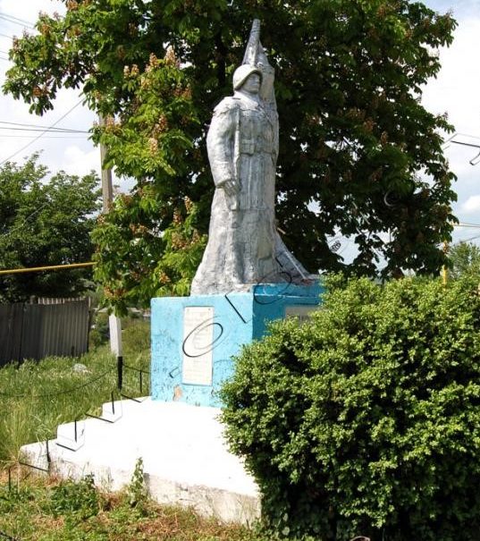 с. Бологаны Оргеевского р-на. Памятник воинам, погибшим в годы Великой Отечественной войны
