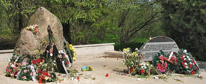 г. Нарва-Йыэсуу. Памятник погибшим морякам Мерикюлаского десанта