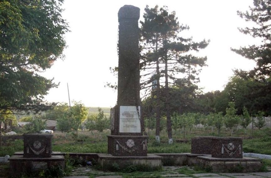 с. Пересечино Оргеевского р-на. Памятник воинам Великой Отечественной войны, демонтированный в марте 2016 года