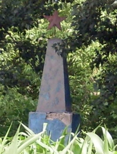 с. Браниште Рышканского р-на. Памятник на могиле заместителя начальника 7-ой заставы по политчасти, 24-го погранотряда, младшего политрука Бородулина