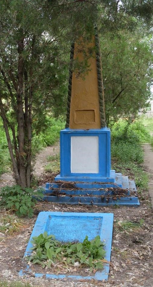 с. Варатик Рышканского р-на. Памятник погибшим односельчанам