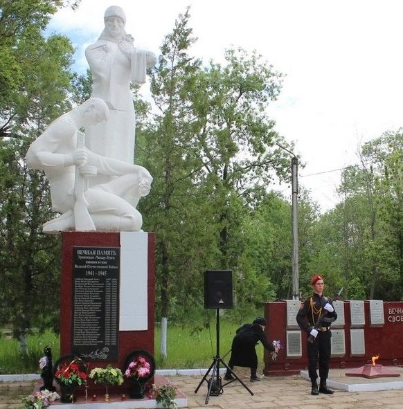 г. Чадыр-Лунга. Памятник воинам, погибшим в годы Великой Отечественной войны