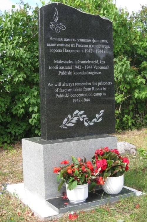 г. Палдиски. Памятник жертвам концлагеря, открытый в 2012 году