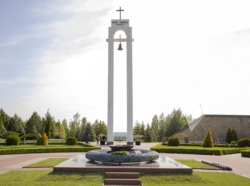 Стелла Памяти Героев