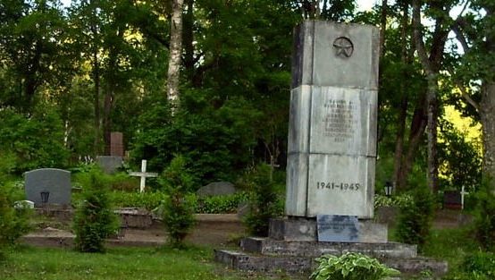 м. Кяру, Кяруская волость. Братская могила советских воинов на городском кладбище