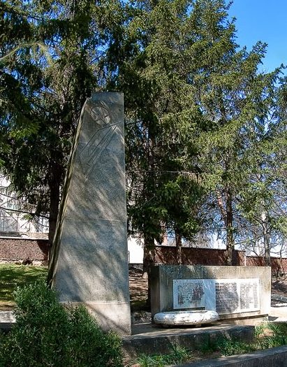 с. Сесены Каларашского р-на. Памятник на могиле партизан, погибших в 1944 году (группа «Журналист»)