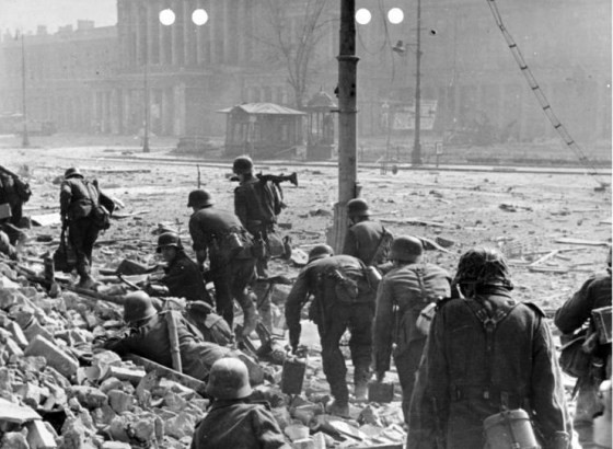 Солдаты СС «Дирлевангер» в Варшаве на подавлении восстания. 1944 г.
