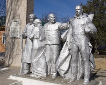 с. Заим Каушанского р-на. Памятник установлен в память о воинах 37-й армии, освободивших село 22 августа 1944 года