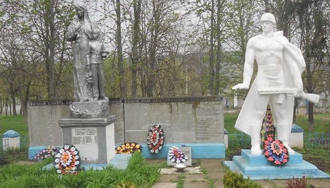 с. Цибулевка Дубоссарского р-на. Мемориал на братской могиле, в которой похоронено 193 воина