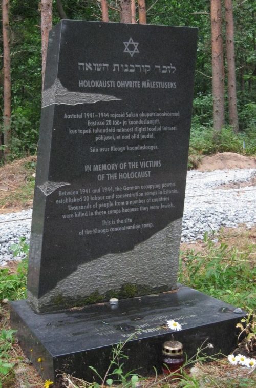 Памятник погибшим евреям на мемориале