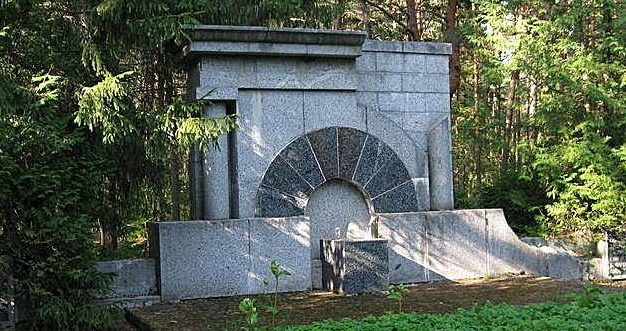 г. Таллин. Памятник погибшим воинам на лесном кладбище (Метсакальмисту)